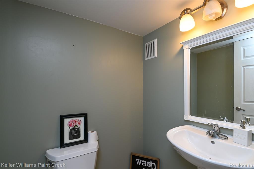 51466 PROMENADE Lane, New Baltimore, MI 48047 — Photo 34