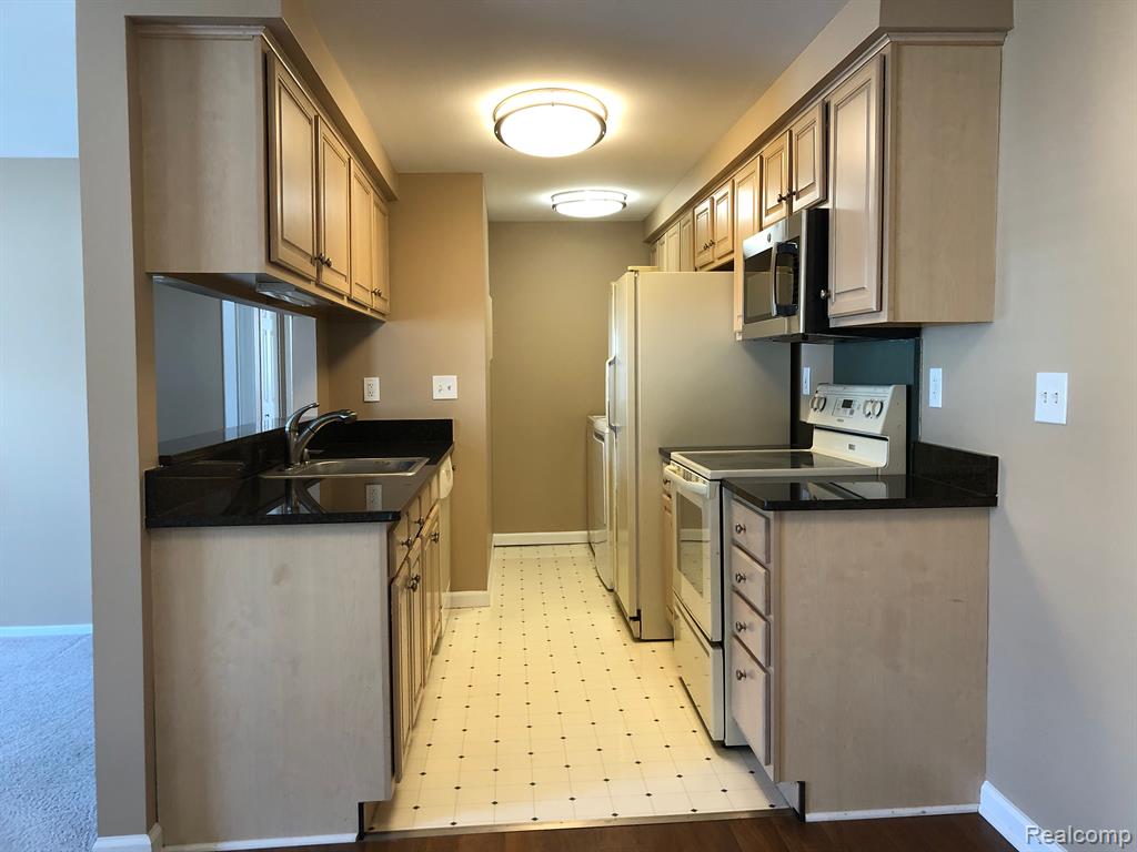 41729 ONAWAY Drive, Northville, MI 48167 — Photo 5