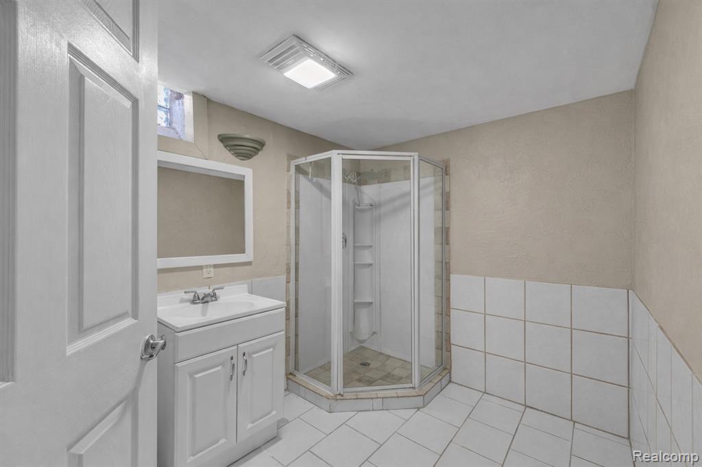 6725 Schaller Drive, Garden City, MI — Photo 5