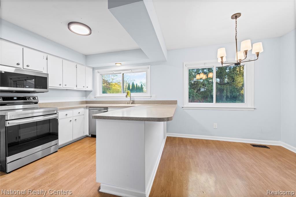 5501 Fox Chase Lane, Clarkston, MI — Photo 11