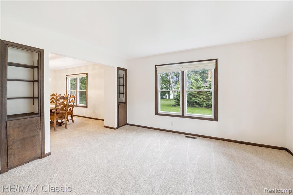 1561 Waters Edge Court, Wixom, MI 48393 — Photo 23