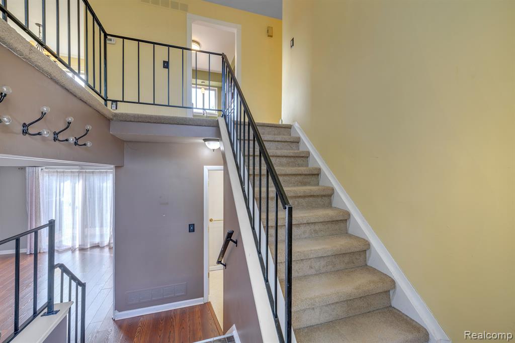 2952 ROUNDTREE Drive, Troy, MI 48083 — Photo 7
