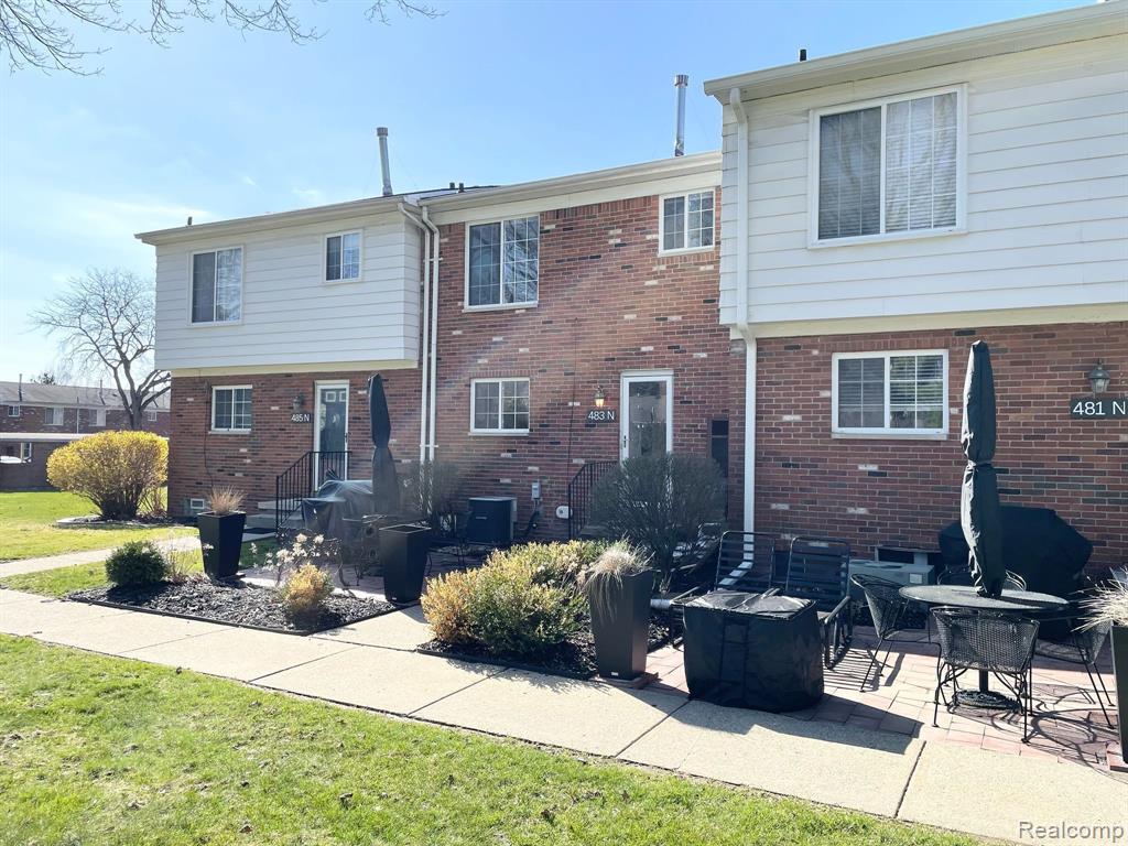 483 FOX HILLS Drive N, Bloomfield Hills, MI 48304 — Photo 23