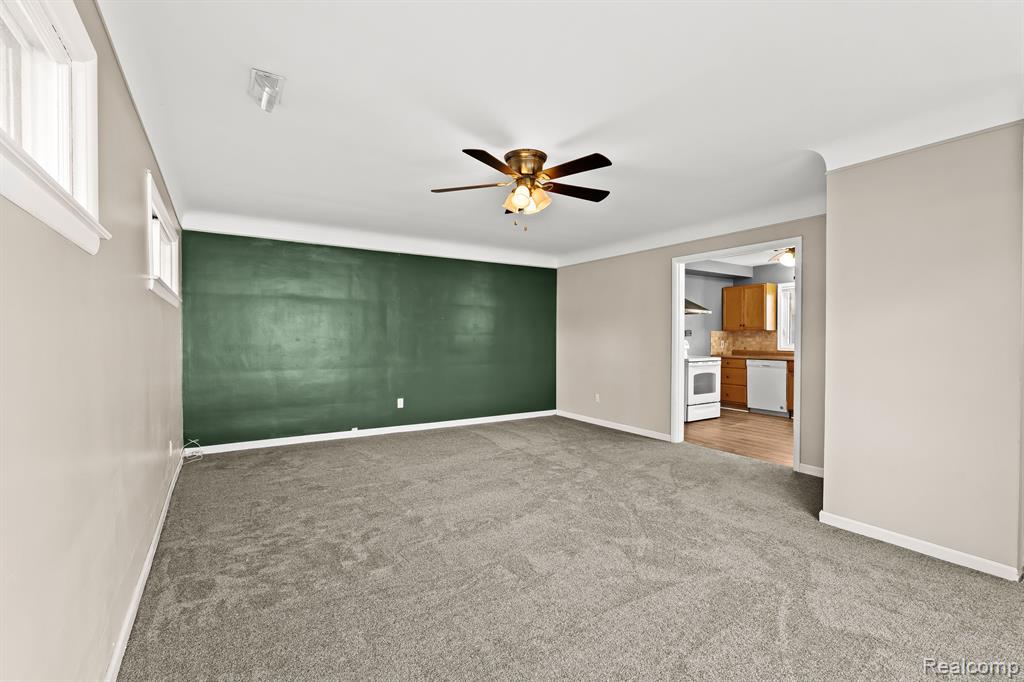 8946 OPORTO Street, Livonia, MI 48150 — Photo 11