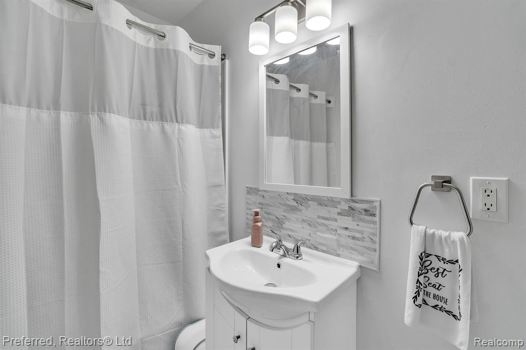 9514 CORNELL Avenue, Clarkston, MI 48348 — Photo 25