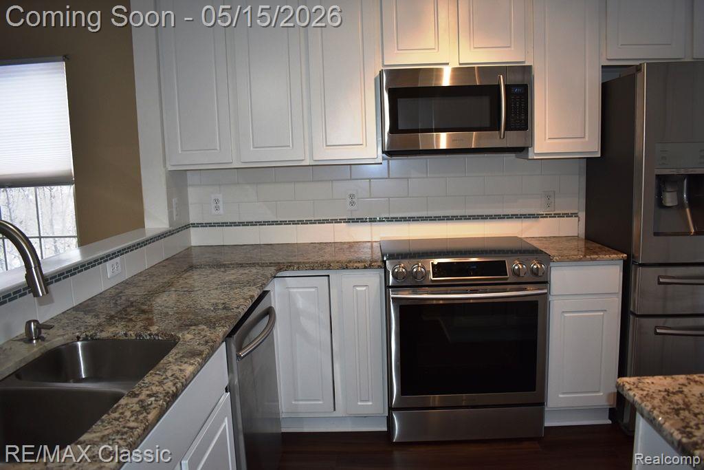436 BOARDWALK Drive, Walled Lake, MI 48390 — Photo 2