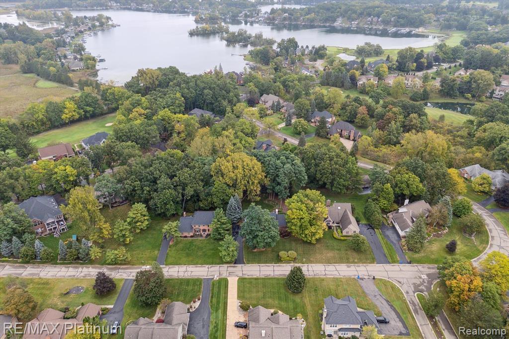4355 Oak Pointe Drive, Brighton, MI 48116 — Photo 38