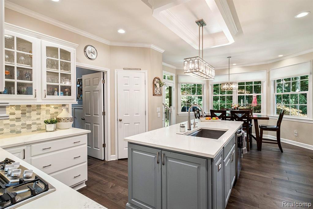 5259 PINEWOOD Drive, Brighton, MI 48116 — Photo 16