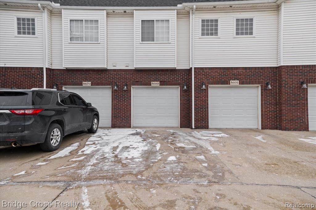 5685 Twin Oaks Drive, Sterling Heights, MI 48314 — Photo 23