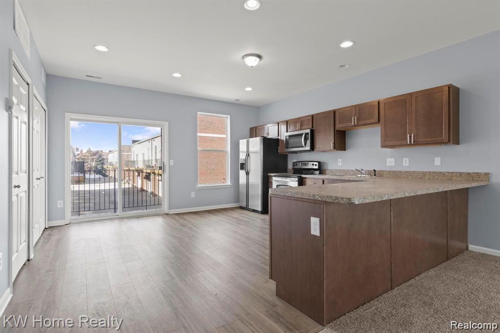 7637 Woodward Avenue - Photo 4