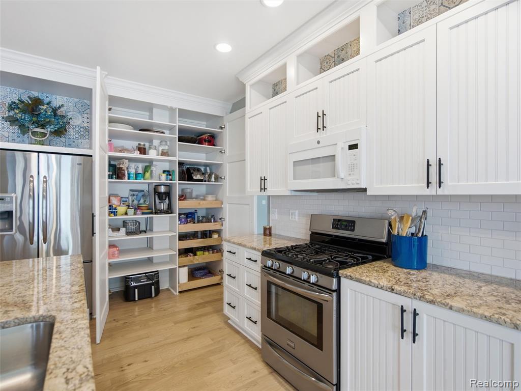 12224 Mantawauka Drive, Fenton, MI 48430 — Photo 18