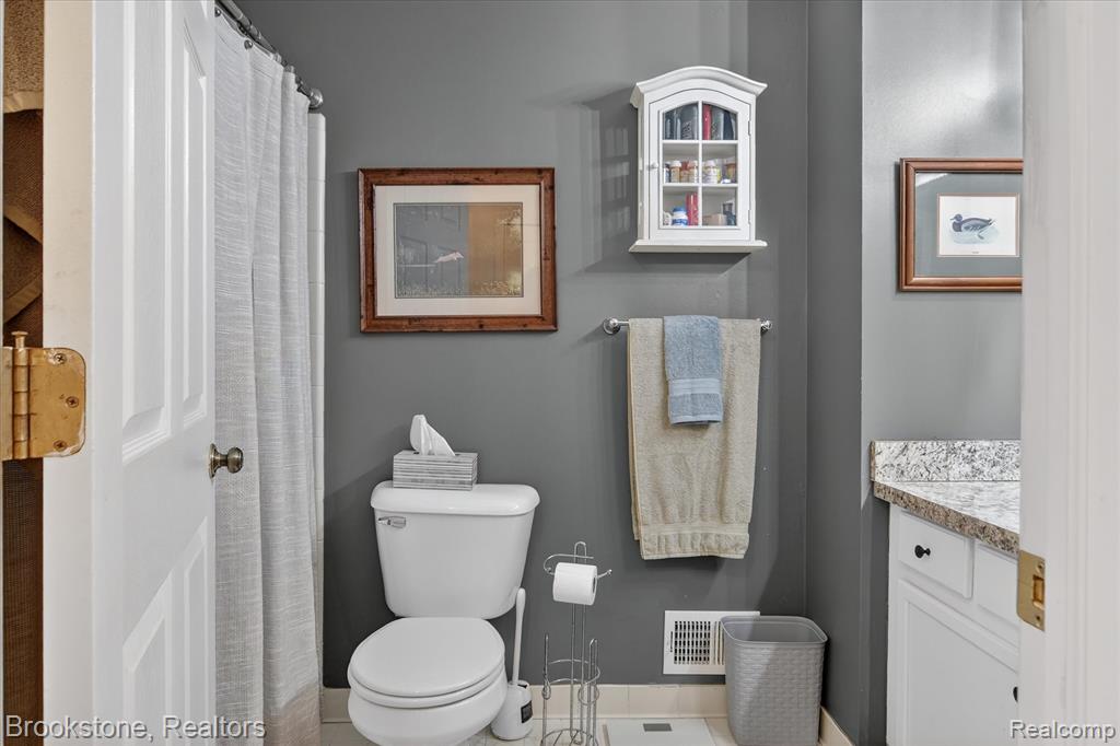 30 Pine Tree Ridge Drive, Waterford, MI, 48327