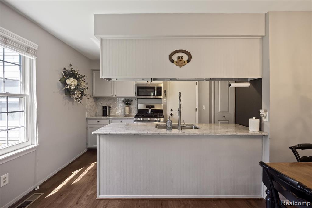 375 Neptune Drive, Walled Lake, MI 48390 — Photo 14