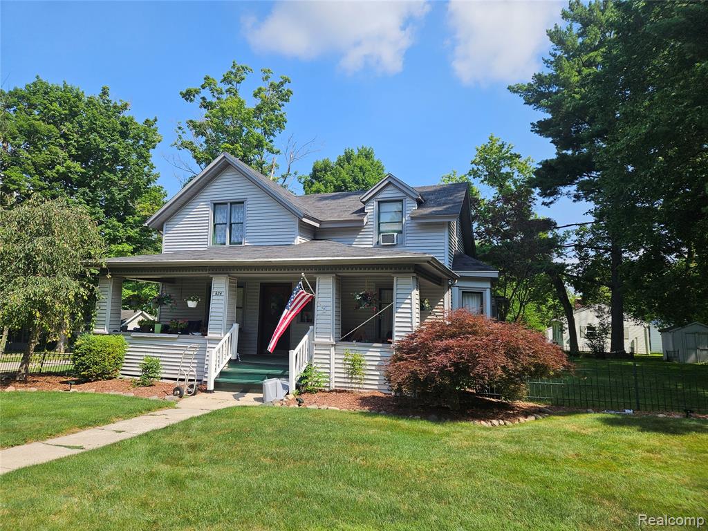 624 Hickory Street, Fenton, MI 48430 — front exterior