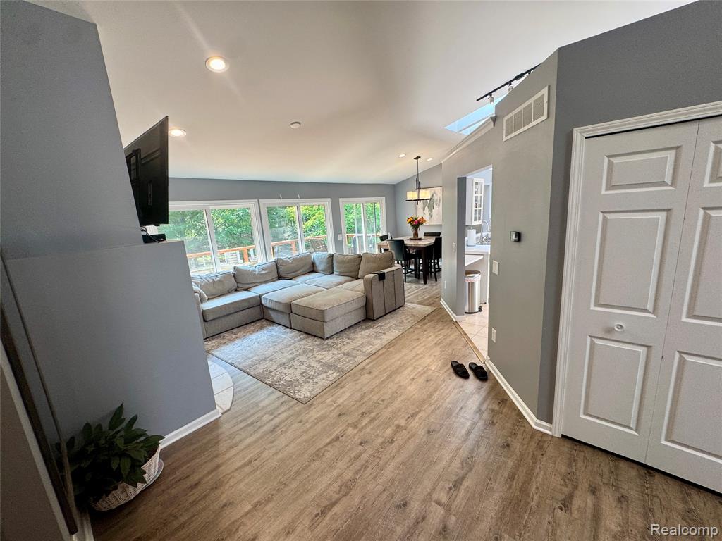 513 River Ridge Drive, Waterford, MI 48327 — Photo 10