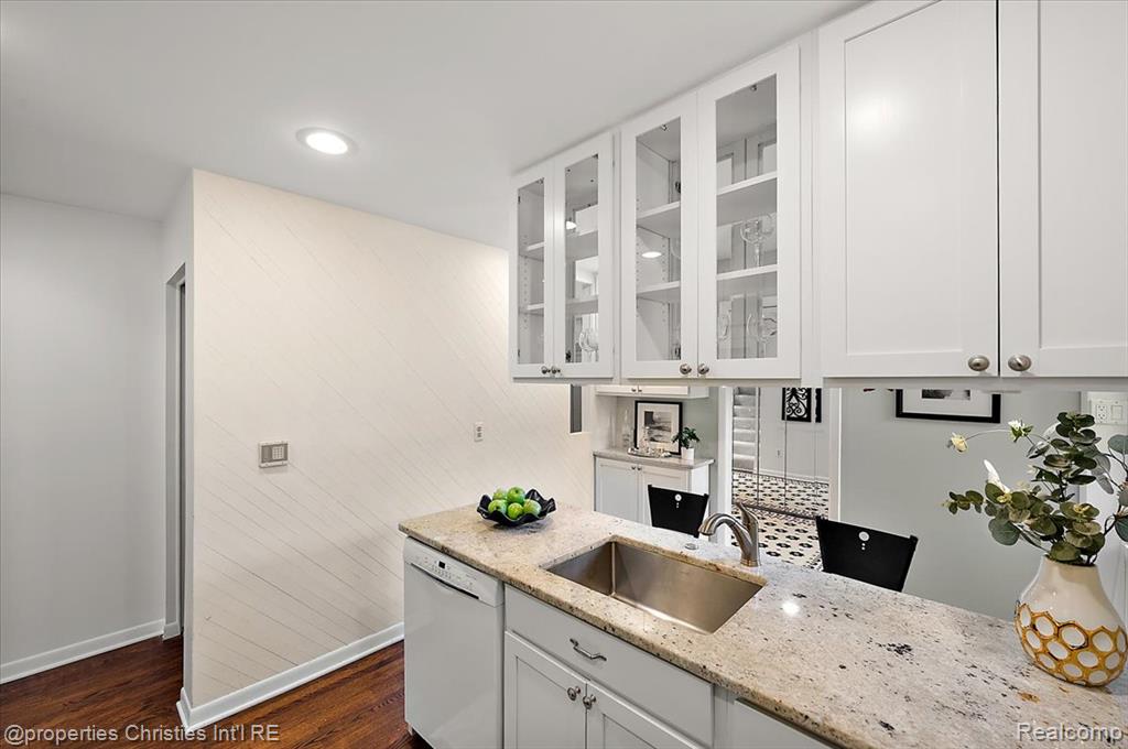 971 Stratford Lane, 22, Bloomfield Hills, MI 48304 — Photo 13