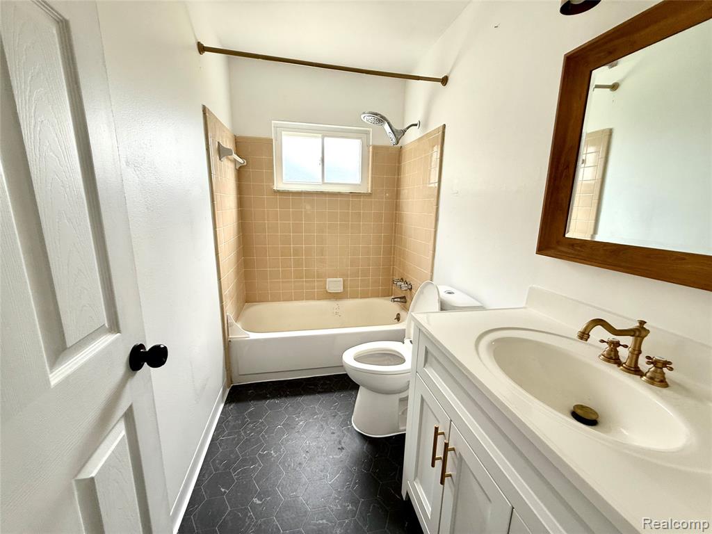 8220 Rivard Avenue, Warren, MI 48089 — Photo 11