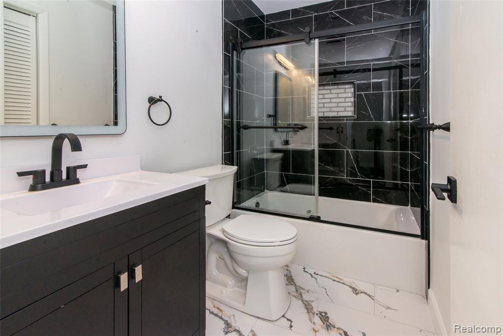 5587 Brompton Court, West Bloomfield, MI — Photo 21