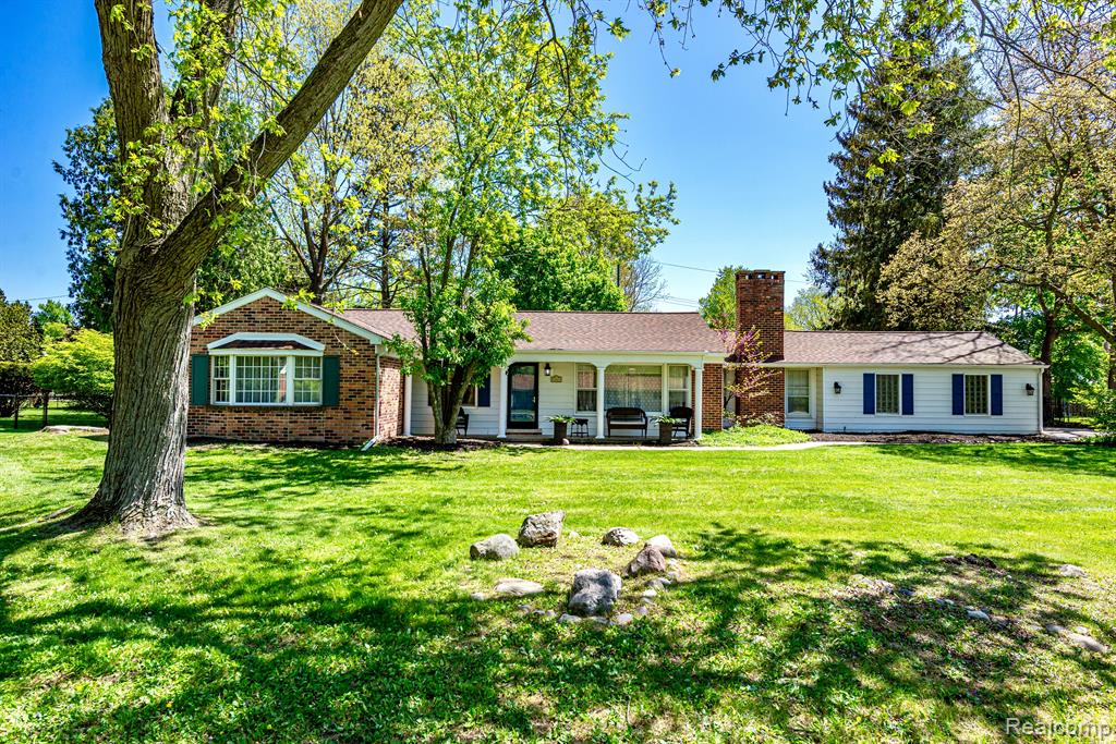 6861 N CLUNBURY Road, West Bloomfield, MI — front exterior