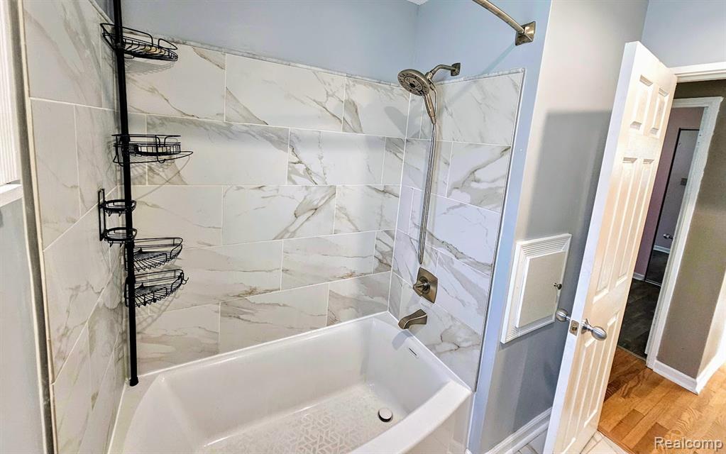 9994 Deering Street, Livonia, MI 48150 — Photo 17