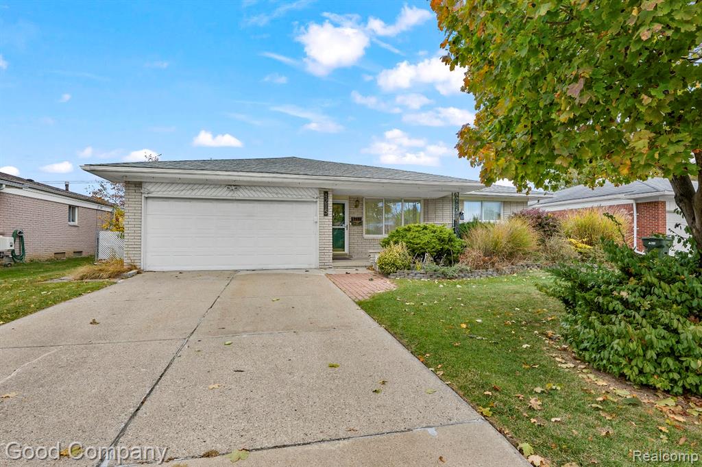 4215 Nickolas Drive, Sterling Heights, MI 48310 — Photo 2