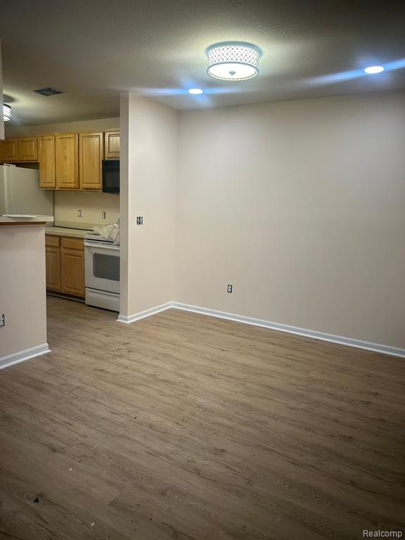 306 MARIGOLD Circle, Westland, MI — Photo 29