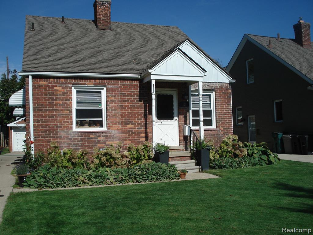 121 CATALPA Drive, Birmingham, MI 48009