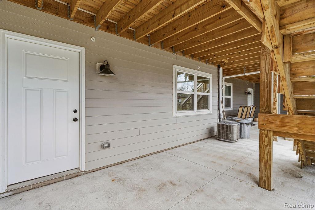 202 Oakwood Street, Holly, MI 48442 — Photo 38