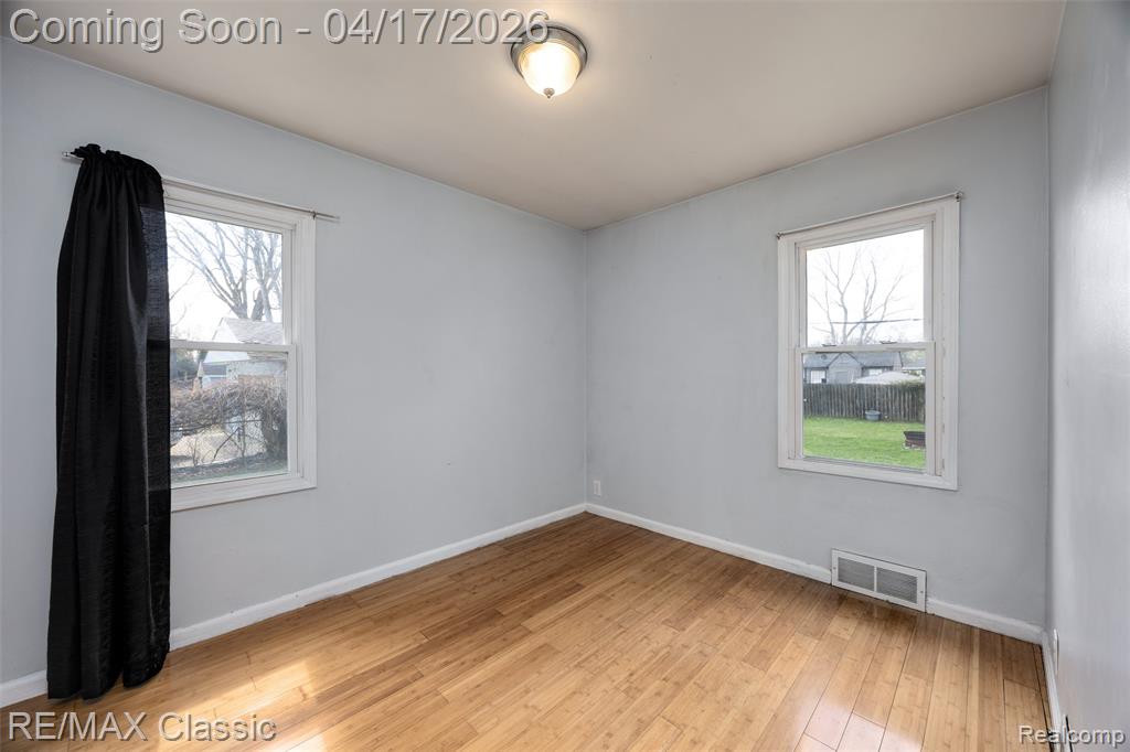 22481 Springbrook Avenue, Farmington, MI 48336 — Photo 18