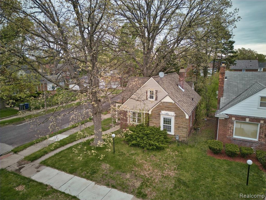 18718 Snowden Street - Photo 2