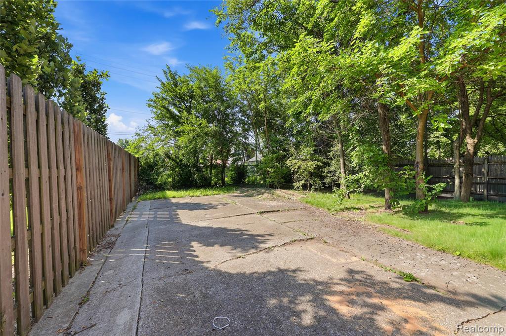 1945 Atkinson Street, Detroit, MI 48206 — Photo 39