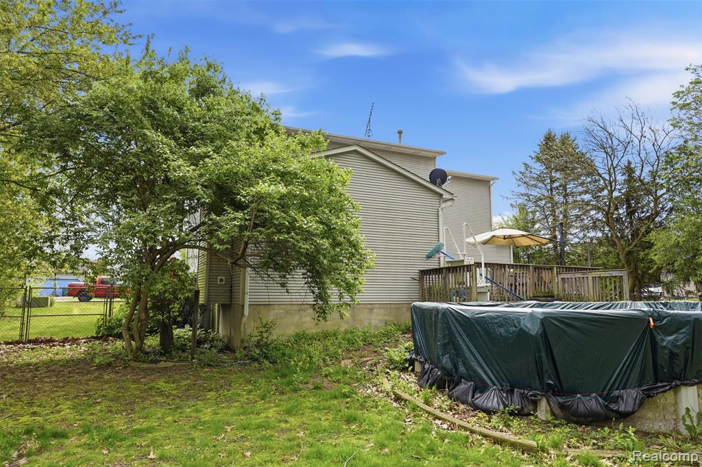 9293 Wildwood Lake Drive, Whitmore Lake, MI 48189 — Photo 32