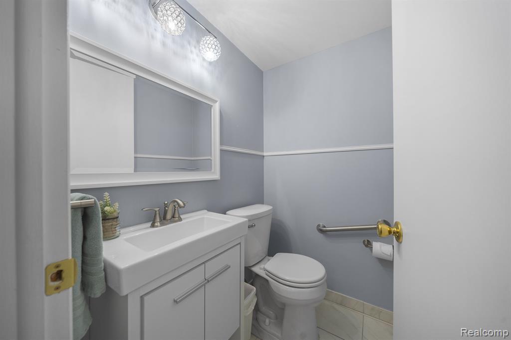 29960 CITY CENTER Drive, 2, Warren, MI 48093 — Photo 10