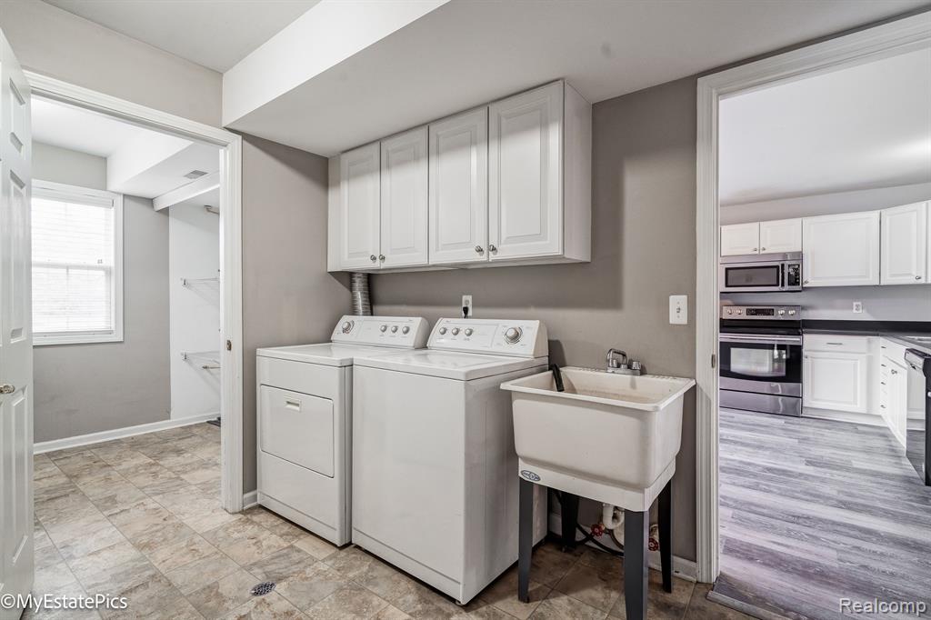 28231 CARLTON WAY Drive, Novi, MI 48377 — Photo 18