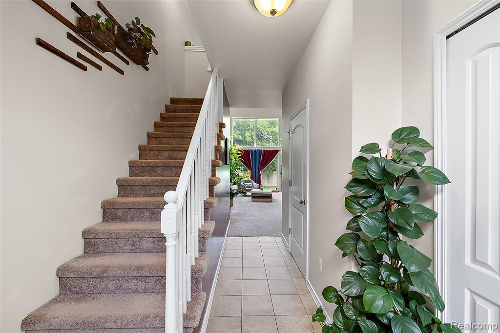 19208 W 11 Mile Road, Lathrup Village, MI 48076 — Photo 20