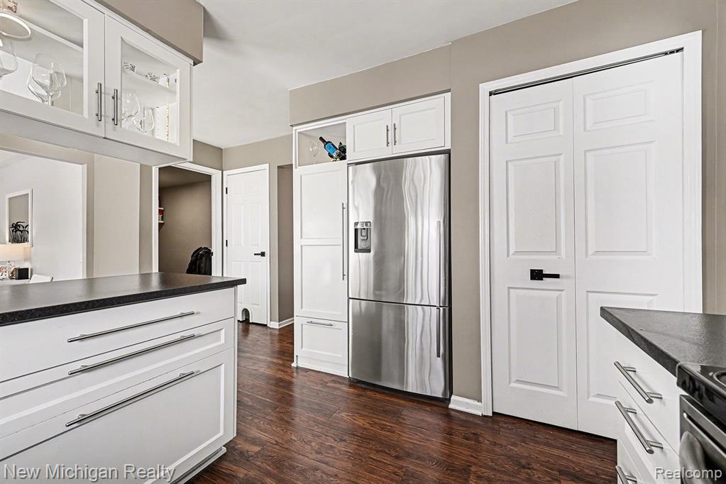 6612 Ashley Court, Waterford, MI 48327 — Photo 11