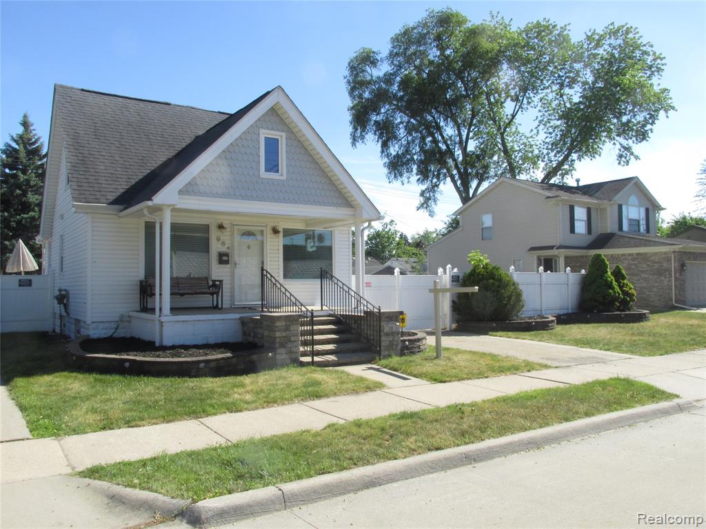 984 E Mahan Avenue, Hazel Park, MI 48030 — Photo 2