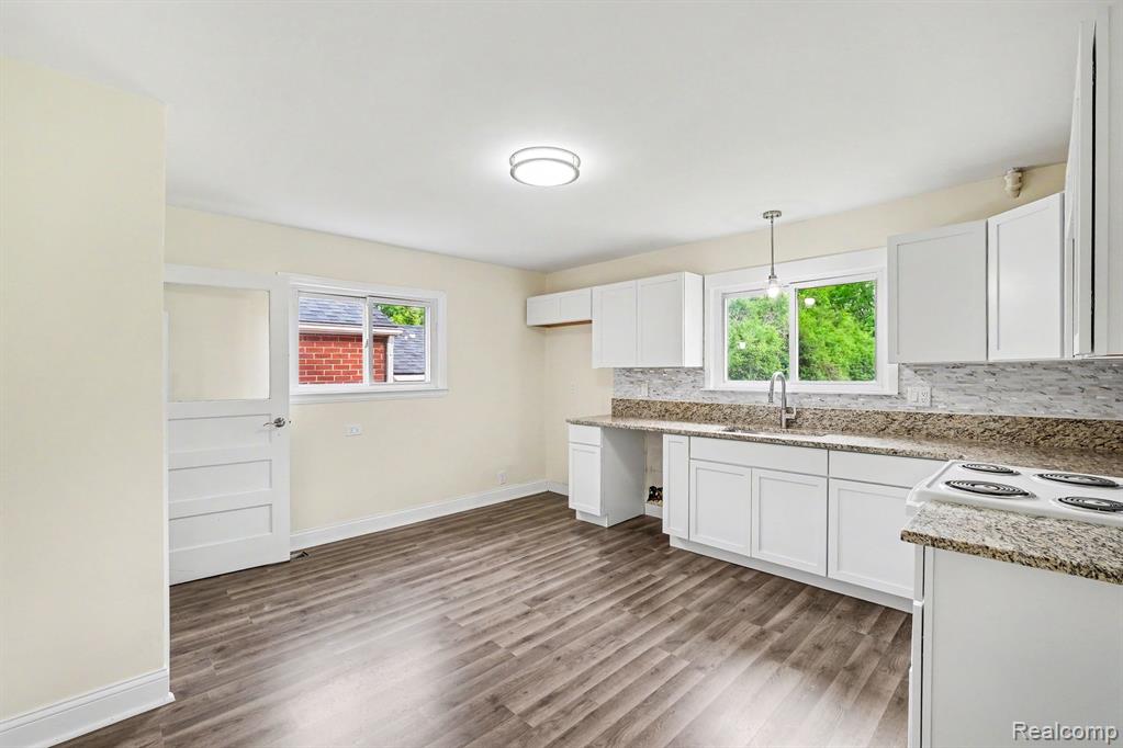 1093 W Maple Avenue, Burton, MI 48507 — Photo 4