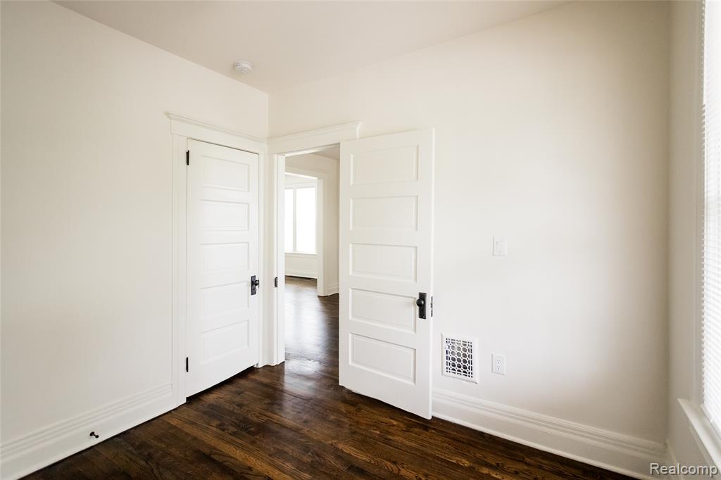 2160 Holcomb Street, Detroit, MI 48214 — Photo 69