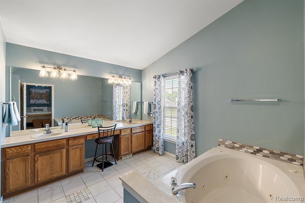 8057 PEBBLESTONE Drive, Ypsilanti, MI 48197 — Photo 26