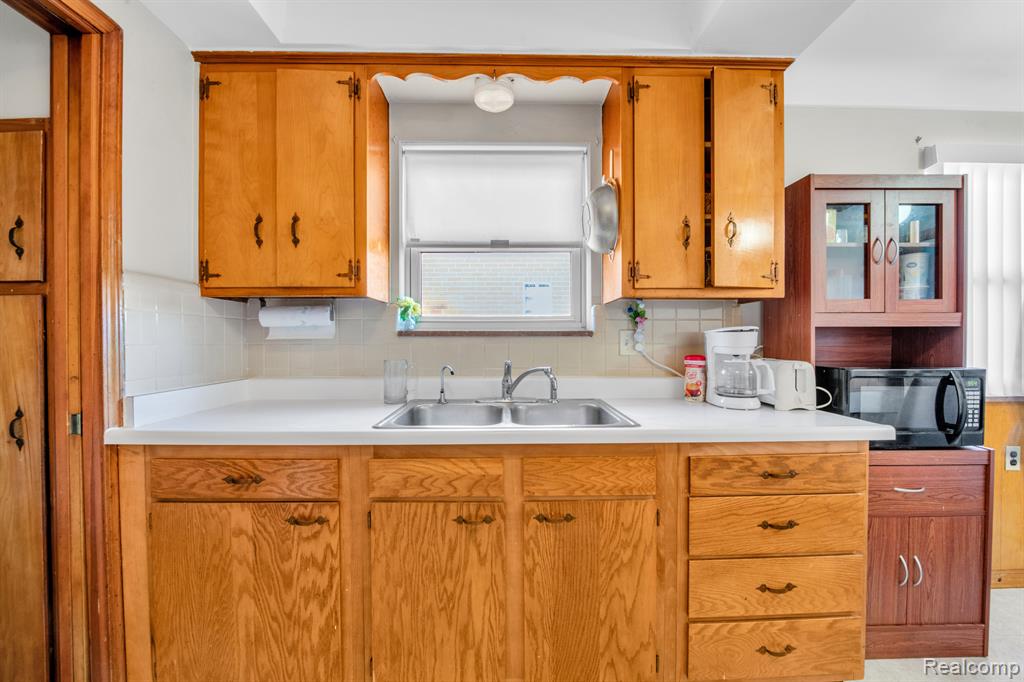 8150 MARIAN Street, Warren, MI 48093 — Photo 10