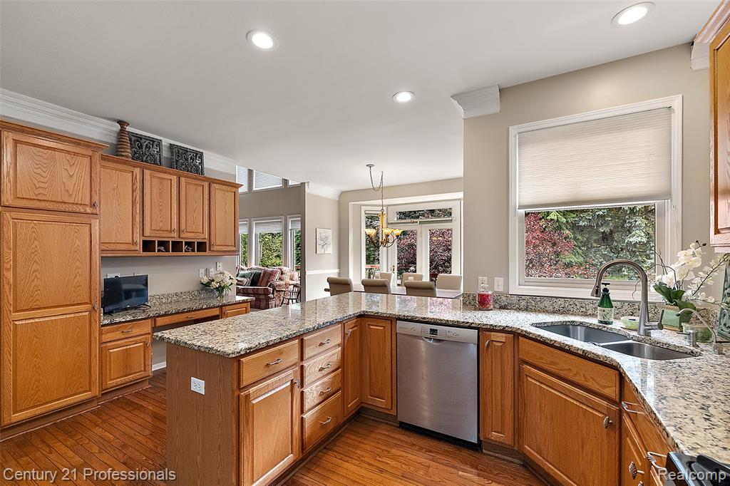 8117 Remington Court, Clarkston, MI 48348 — Photo 8