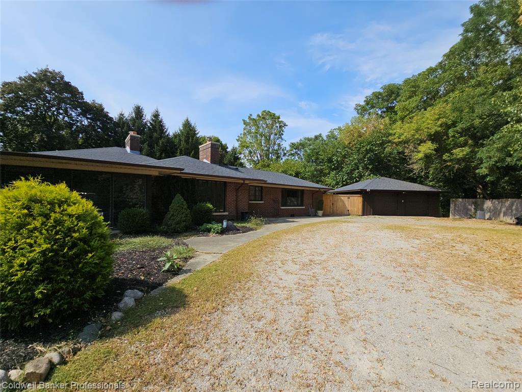 58540 Grand River Avenue, New Hudson, MI 48165 — Photo 8