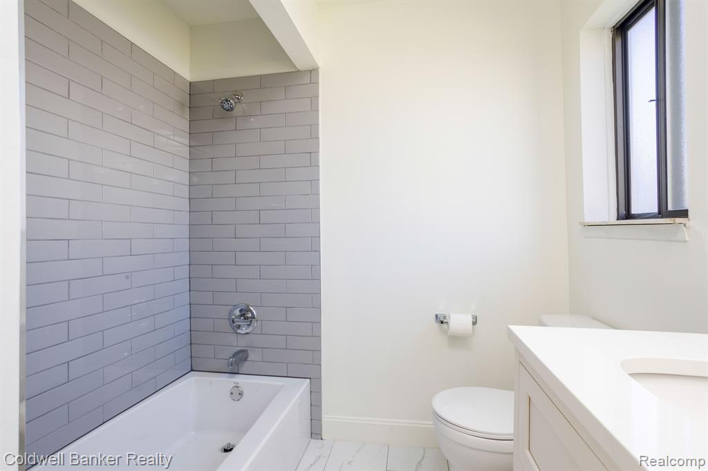46038 SPINNING WHEEL Drive, Canton, MI 48187 — Photo 28