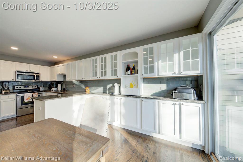 988 Calpernia, Wixom, MI 48393 — Photo 21