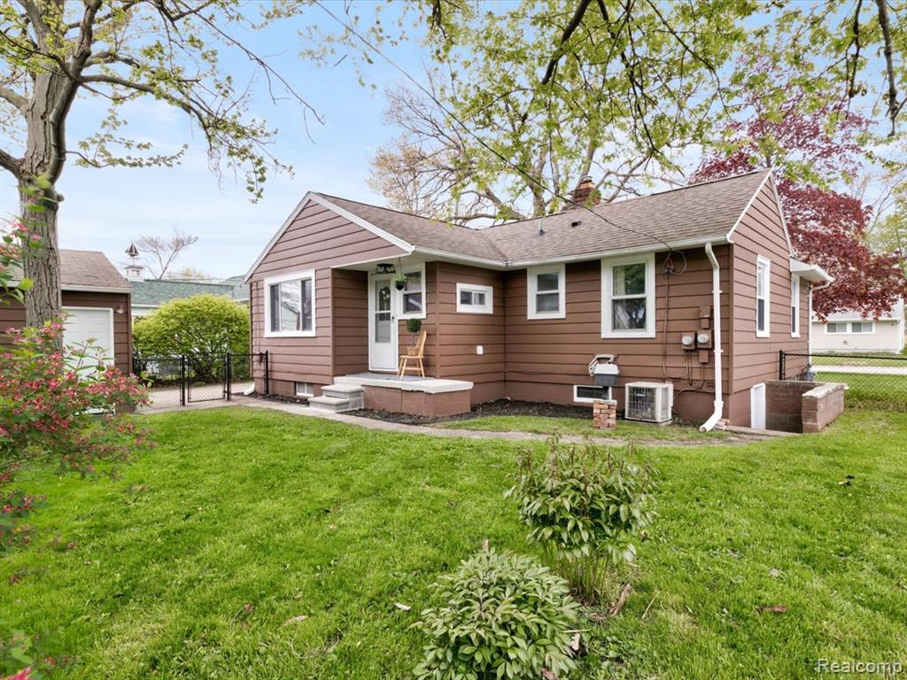 2846 Cooper Avenue, Port Huron, MI 48060 — Photo 24