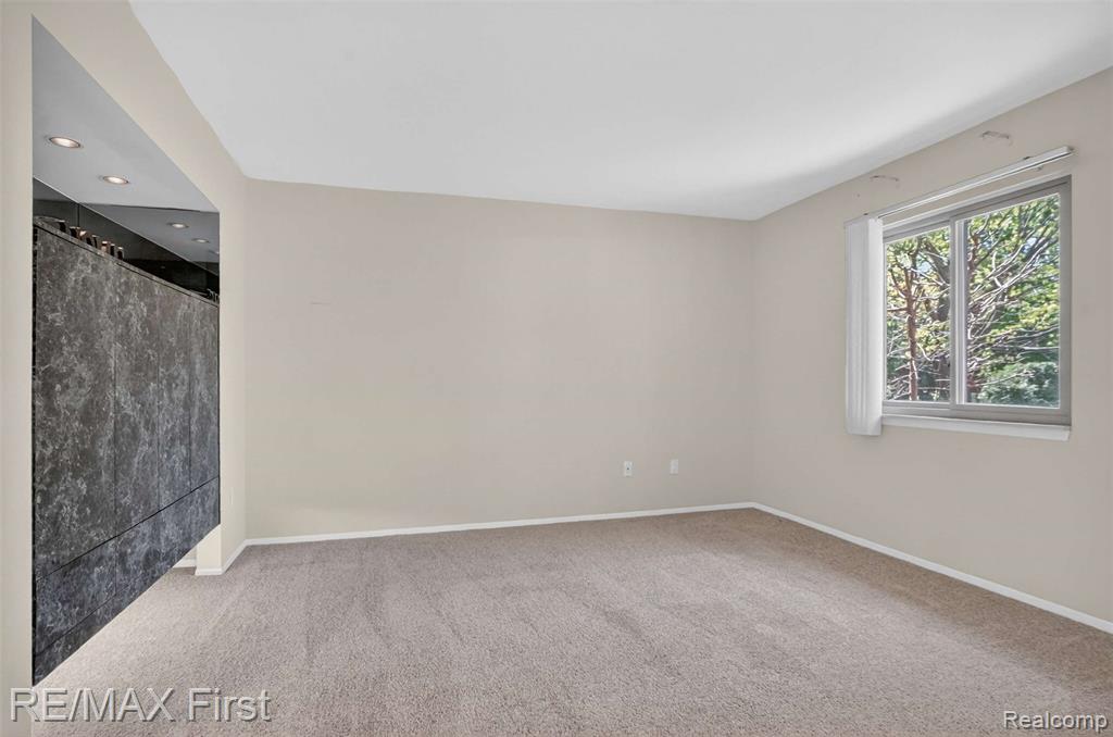 3660 Old Creek Road Road, 36, Troy, MI 48084 — Photo 16