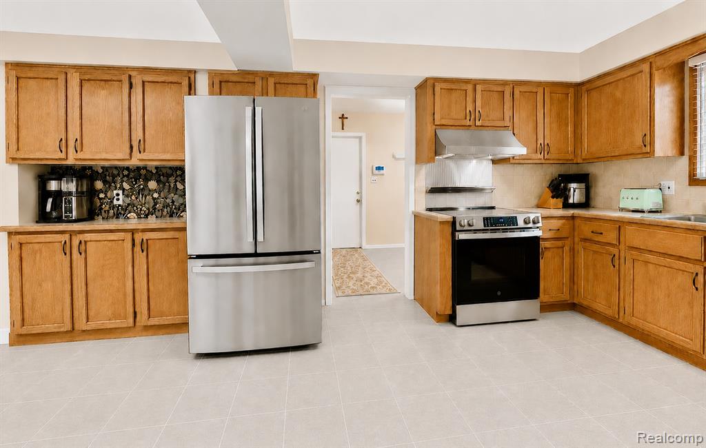 39217 Bramblebush Court, Clinton Twp, MI 48038 — Photo 7