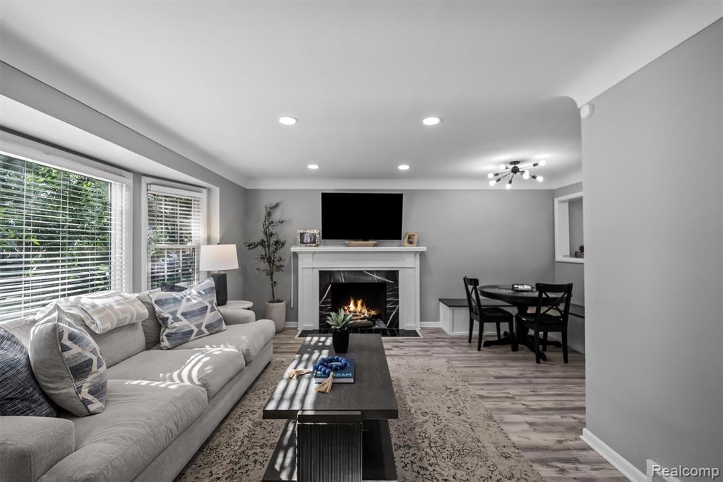 803 Oakridge Avenue, Royal Oak, MI 48067 — Photo 2
