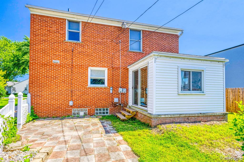 8125 MACKAY, Utica, MI 48317 — Photo 2